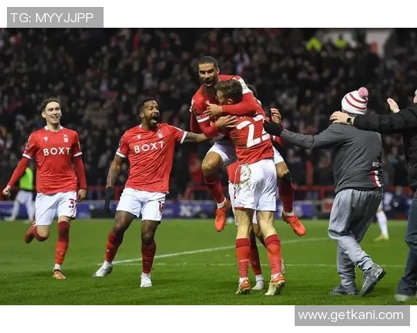 足总杯激战阿森纳与拜仁战平红牌事件引发全场热议与争论