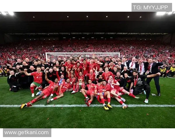 英超经典对决：拜仁与利物浦激战成和引发全场热议